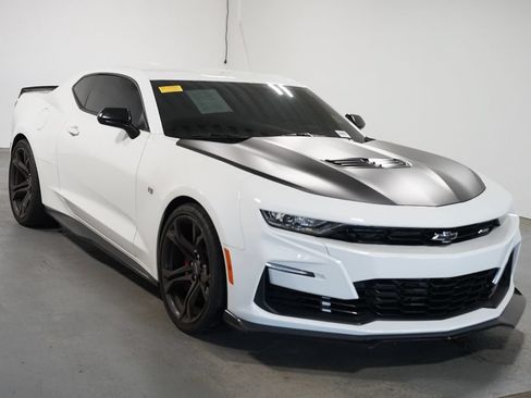 Used 2022 Chevrolet Camaro SS RWD image 3