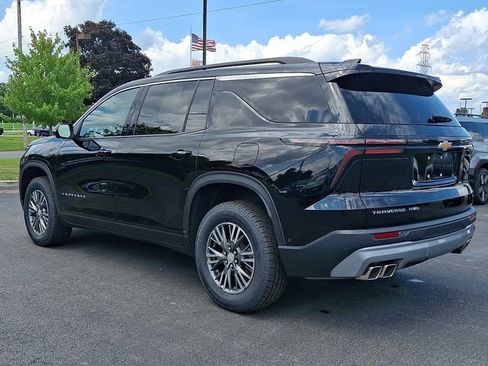 Used 2024 Chevrolet Traverse LT w/ Enhanced Driving Package AWD/4WD image 4