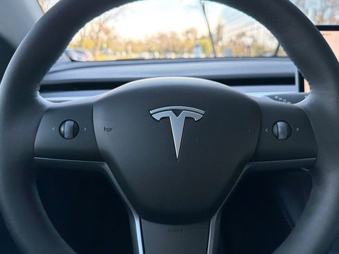 Used 2024 Tesla Model Y 2WD image 29