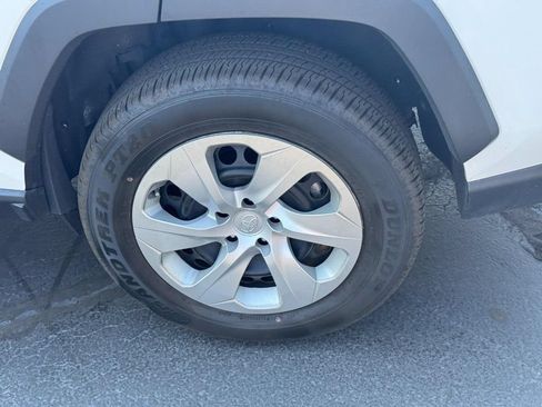 Used 2022 Toyota RAV4 LE w/ Carpet Mat Package (TMS) AWD/4WD image 10