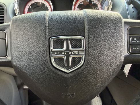 Used 2013 Dodge Grand Caravan SXT image 38