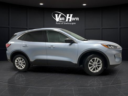 Used 2022 Ford Escape SE w/ Cold Weather Package AWD/4WD image 8