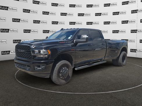 Used 2024 RAM 3500 Big Horn w/ Night Edition AWD/4WD image 2