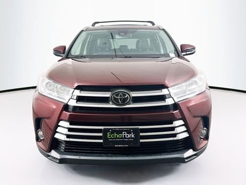 Used 2017 Toyota Highlander XLE image 2
