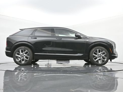 New 2025 Cadillac Optiq Luxury 2 w/ LPO, Floor Liner Package image 20