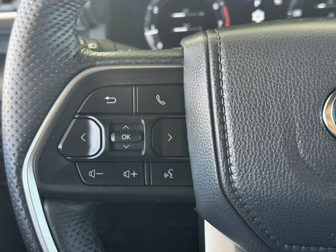 Used 2025 Toyota Tacoma TRD Sport image 37