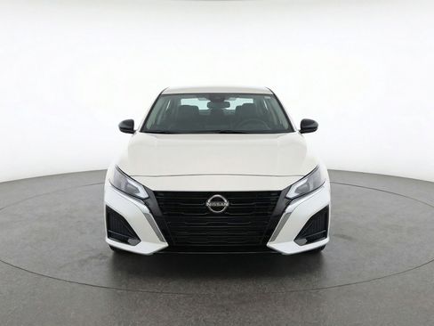 Used 2025 Nissan Altima 2.5 SV image 2