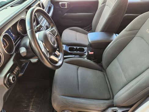 Used 2020 Jeep Wrangler Unlimited Sahara AWD/4WD image 15
