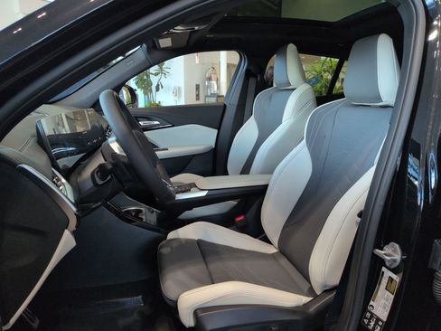 Used 2026 BMW X2 xDrive28i w/ Technology Package image 16