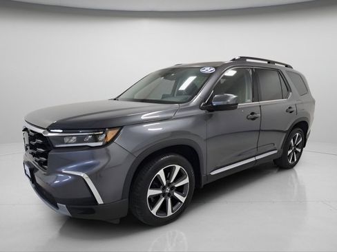 Used 2023 Honda Pilot Touring image 11