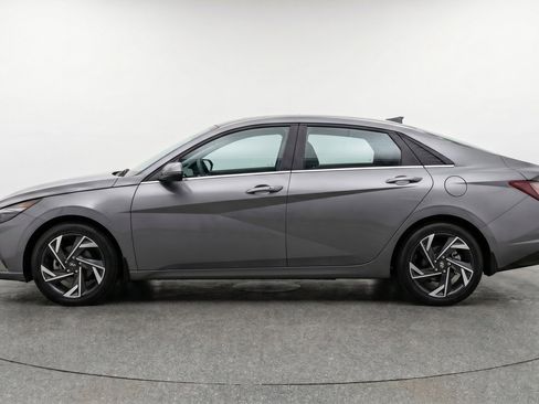 Used 2025 Hyundai Elantra SEL FWD image 5