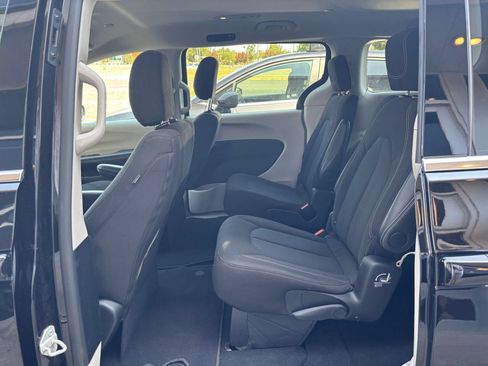 Used 2024 Chrysler Voyager LX FWD image 23