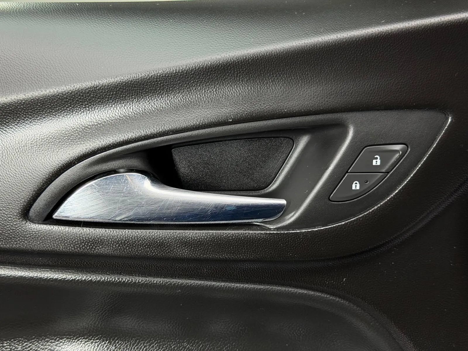 Used 2018 Chevrolet Equinox LT FWD image 26