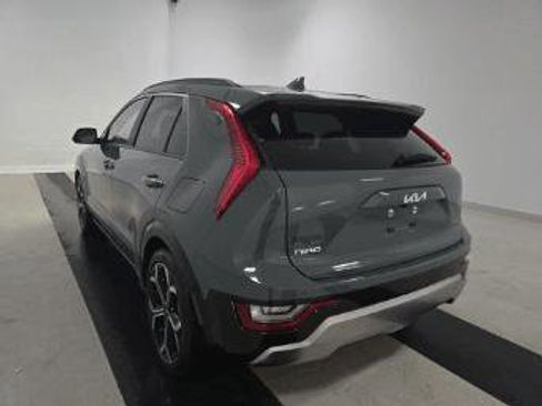 Used 2023 Kia Niro SX Touring FWD image 6