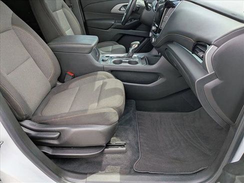 Used 2021 Chevrolet Traverse LT image 20