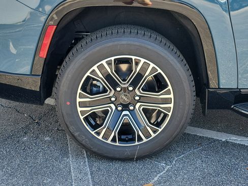 New 2026 Jeep Grand Wagoneer L 2WD image 5