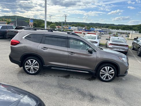 Certified 2022 Subaru Ascent Limited w/ Technology Package AWD/4WD image 3