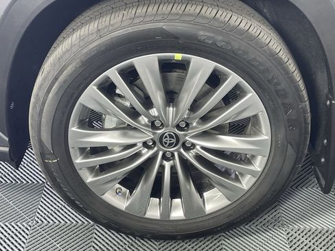 New 2026 Toyota Highlander Platinum image 17