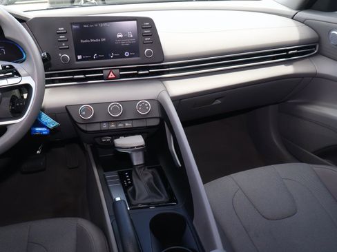 Used 2026 Hyundai Elantra SE FWD image 10