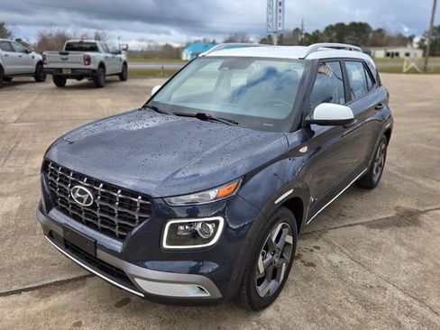 Used 2025 Hyundai Venue Limited image 1