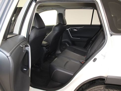 Used 2020 Toyota RAV4 Limited image 27