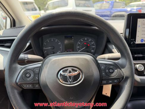 Used 2025 Toyota Corolla LE FWD image 8