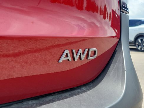 Used 2025 Nissan Kicks SV w/ Charging Package image 7