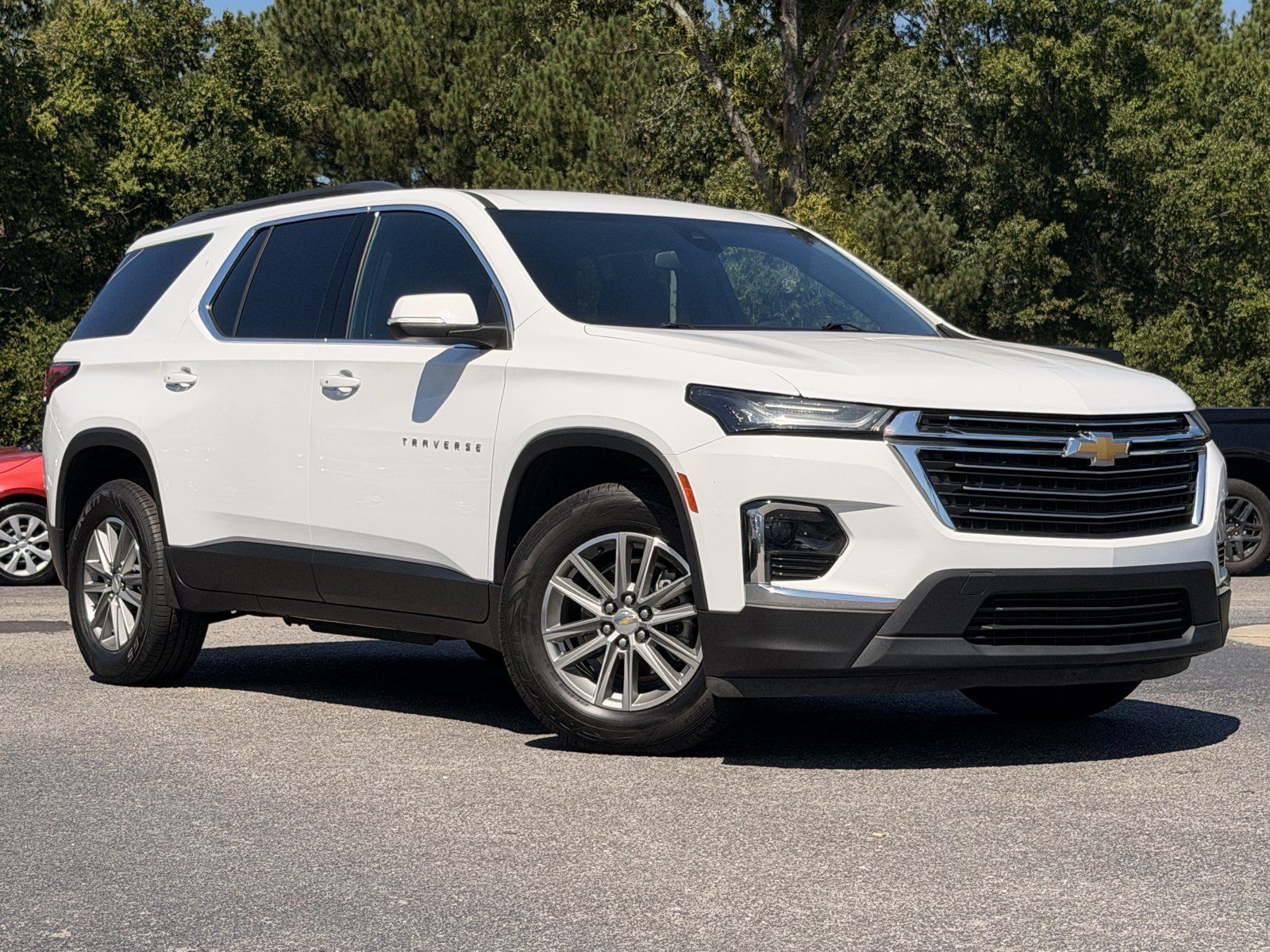 Used 2023 Chevrolet Traverse LT w/ LPO, Cargo Package FWD image 2