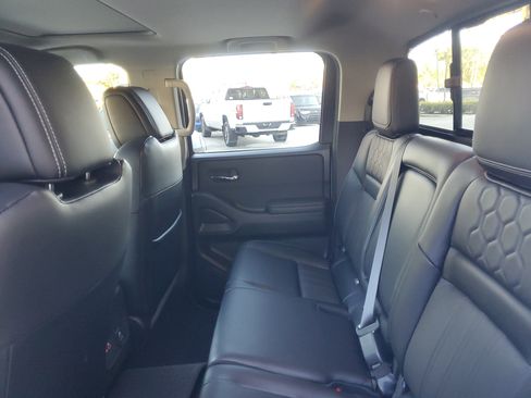 Used 2024 Nissan Frontier SL w/ Technology Package image 10