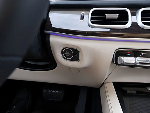New 2026 Mercedes-Benz GLS 450 4MATIC image 31
