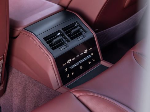 Certified 2026 Porsche Panamera RWD image 40