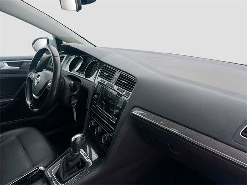 Used 2018 Volkswagen Golf Alltrack S image 29