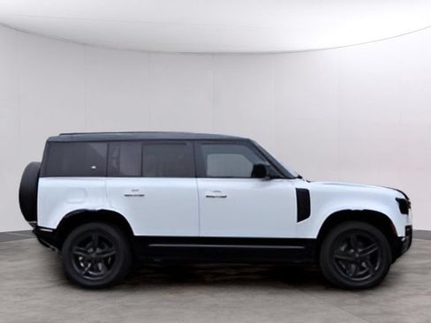 Certified 2024 Land Rover Defender 110 X-Dynamic SE AWD/4WD image 4