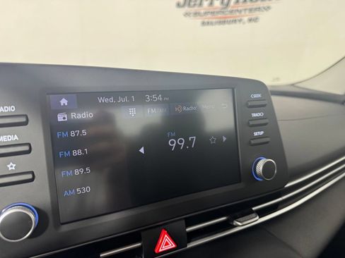 Used 2025 Hyundai Elantra SE FWD image 18