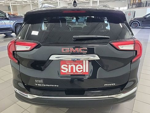 Used 2022 GMC Terrain SLT w/ Infotainment Package II AWD/4WD image 3
