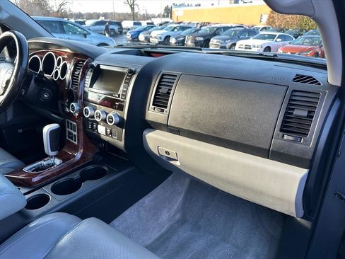 Used 2008 Toyota Sequoia Platinum image 40