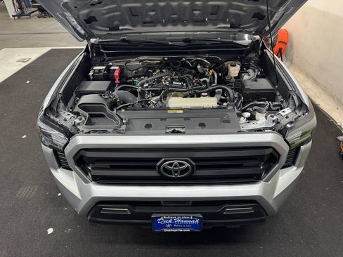 Used 2024 Toyota Tacoma SR5 AWD/4WD image 10