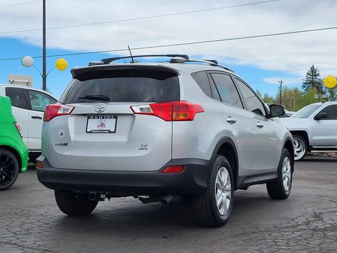 Used 2015 Toyota RAV4 LE image 9