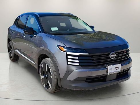 Certified 2025 Nissan Kicks SR image 1