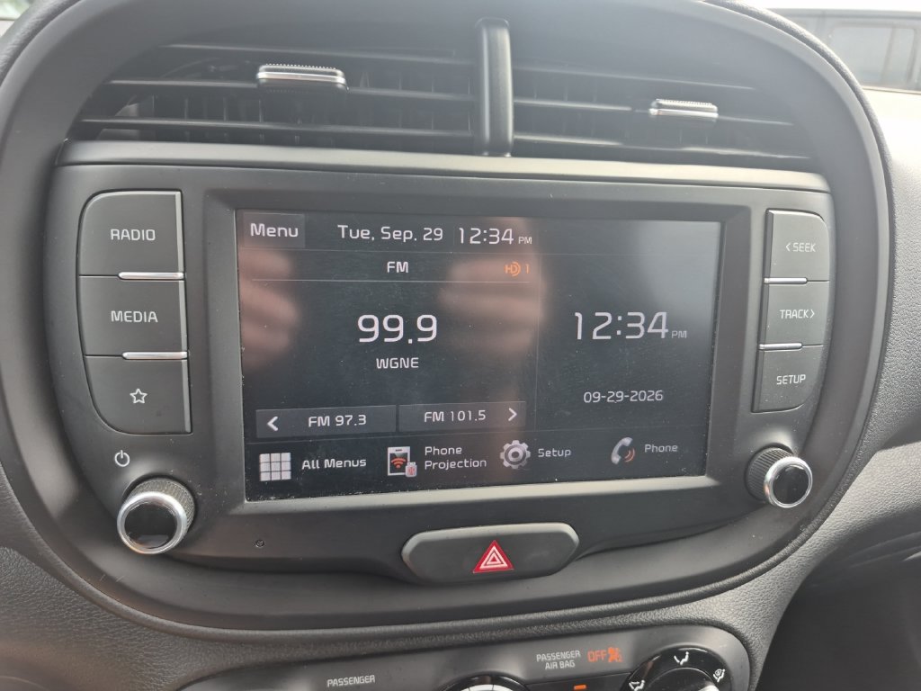 Used 2025 Kia Soul LX w/ LX Technology Package FWD image 21
