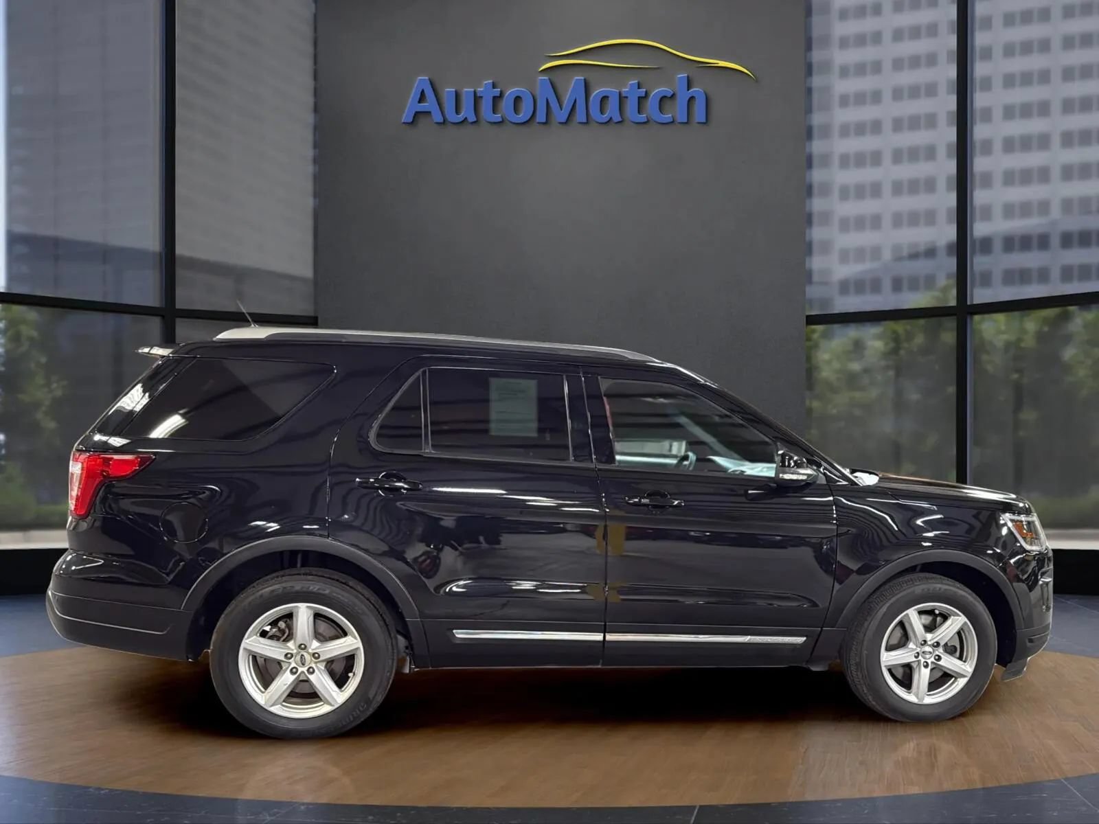 Used 2019 Ford Explorer XLT w/ Equipment Group 201A FWD image 12