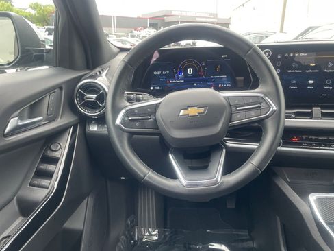 Used 2025 Chevrolet Equinox LT FWD image 34