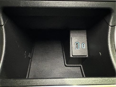 Used 2022 Ford Edge SEL image 39