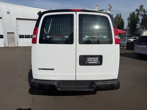 Used 2018 Chevrolet Express 2500 w/ Driver Convenience Package RWD image 3