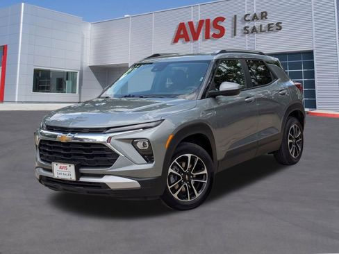 Used 2025 Chevrolet TrailBlazer LT image 1