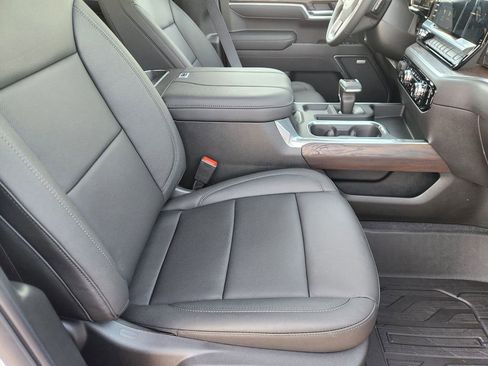 New 2026 GMC Sierra 1500 SLT image 9