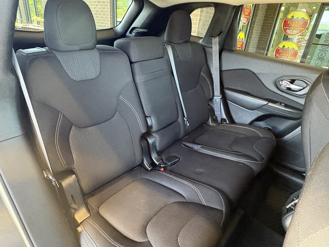 Used 2016 Jeep Cherokee Latitude w/ Cold Weather Group AWD/4WD image 27