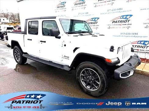 Used 2022 Jeep Gladiator Overland w/ Popular Equipment Package AWD/4WD image 1