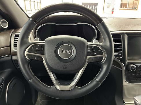 Used 2017 Jeep Grand Cherokee Overland image 11