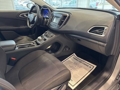 Used 2015 Chrysler 200 Limited w/ Convenience Group image 24